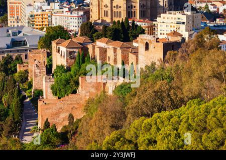 Malaga Alcazaba – Panoramablick aus der Vogelperspektive. Alcazaba ist eine arabische Festung in Malaga in der andalusischen Gemeinde in Spanien. Stockfoto