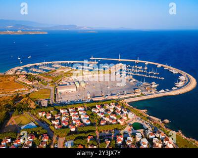 Didim Marina Panoramablick aus der Luft. Didim ist eine Stadt in der Nähe der Stadt Marmaris in der Provinz Aydin in der Türkei. Stockfoto