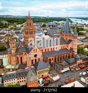 Mainzer Dom Antenne Panoramablick, auf dem Marktplatz der Stadt Mainz in Deutschland Stockfoto