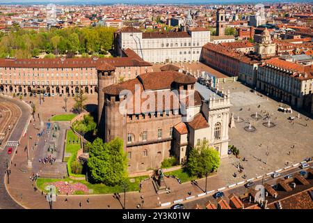 Piazza Castello oder Castle Square Antenne Panoramablick, ein Hauptplatz im Zentrum der Stadt Turin, der Region Piemont in Italien Stockfoto