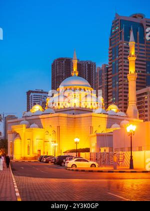 Die Al Noor Moschee ist einer der wichtigsten Moschee befindet sich auf der Khaled Lagune am Buhaira Corniche in Sharjah, VAE Stockfoto