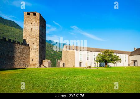 Castelgrande ist eine mittelalterliche Festung und Burg in Bellinzona Stadt im Tessin Kanton Schweiz Stockfoto