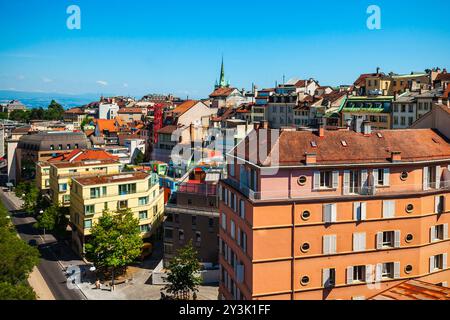 Lausanne oder Losanna Luftpanorama, Hauptstadt und größte Stadt des Kantons Waadt, am Ufer des Genfer Sees in der Schweiz gelegen. Stockfoto