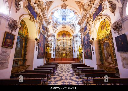 Antequera, Spanien - 22. Oktober 2021: Kirche des Heiligen Johannes Gottes oder Iglesia de San Juan de Dios im Inneren in Antequera, einer Stadt in der Provinz Malaga, Anda Stockfoto