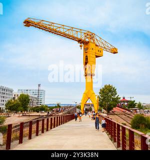 NANTES, FRANKREICH - 16. SEPTEMBER 2018: Grue Titan Jaune oder Gelb Titan Kran ist eine verlassene Kran an die Spitze der Insel von Nantes in Frankreich Stockfoto