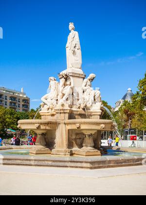 NIMES, Frankreich - 22. SEPTEMBER 2018: Pradier Brunnen an der Esplanade Charles de Gaulle Park in der Stadt Nimes in Südfrankreich Stockfoto