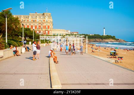 BIARRITZ, Frankreich - 18. SEPTEMBER 2018: die Promenade an der La Grande Plage, öffentlichen Strand von Biarritz Stadt am Golf von Biskaya an der Atlantikküste in F Stockfoto