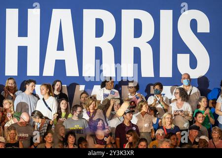 Wilkes Barre, Usa. September 2024. Tausende von Unterstützern nahmen an der Kundgebung für Kamala Harris als Präsident am McHale Athletic Center der Wilkes University in Wilkes-Barre, PA Teil (Foto: Lev Radin/Pacific Press) Credit: Pacific Press Media Production Corp./Alamy Live News Stockfoto