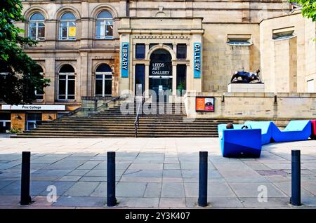 Kunstgalerie und Bibliothek, The Headrow, Leeds, West Yorkshire, England Stockfoto