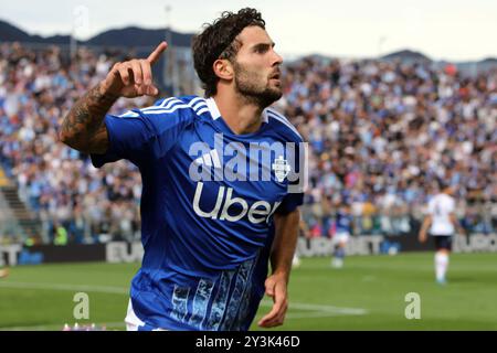 Como, Italien. August 2024. Patrick Cutrone von Como 1907 feiert im Rahmen des Fußballspiels Serie A Enilive 2024/2025 zwischen Como und Bologna im Giuseppe Sinigaglia-Stadion in Como, Norditalien - Samstag, den 14. September 2024. Sport - Fußball. (Foto: Antonio Saia/LaPresse) Credit: LaPresse/Alamy Live News Stockfoto