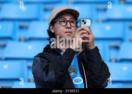 Manchester, Großbritannien. September 2024. Manchester City Fans während des Spiels Manchester City FC gegen Brentford FC English Premier League im Etihad Stadium, Manchester, England, Vereinigtes Königreich am 14. September 2024 Credit: Every Second Media/Alamy Live News Stockfoto