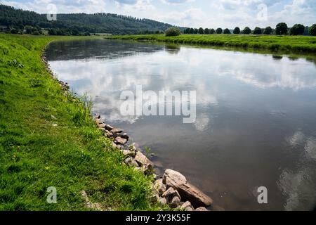 Weser bei Gewissenruh, Wesertal, Oberweser, Weserbergland, Hessen, Deutschland Stockfoto