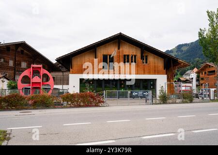 14.09.2024, Station Saanen vor der Schliessung die STATION Saanen, eine Entdeckungs- und Erlebniswelt rund um das Thema Bergbahnen, ansässig am Rande des Dorfes Saanen, muss seine Pforten mangels finanzieller Mittel auf Ende Herbst 2024 schliessen, teilte der Trägerverein Füür & Flamme mit. Saanen Saanen Dorf Bern Schweiz *** 14 09 2024, Bahnhof Saanen kurz vor der Schließung DES BAHNHOFS Saanen, eine Welt der Entdeckungen und Erfahrungen rund um das Thema Bergbahnen, am Rande des Dorfes Saanen, wird Ende Herbst 2024 wegen fehlender finanzieller Ressourcen ihre Türen schließen müssen Stockfoto