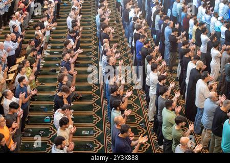 Dearborn, Michigan - Freitagsgebet im Islamischen Zentrum von Amerika, der größten Moschee Nordamerikas. Stockfoto