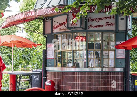 Currywurst und andere Würstchen, traditionelle Snackbar Hasenecke. Berlin, Deutschland, Europa Stockfoto