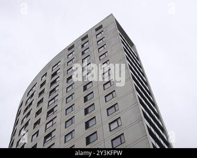 Leeds, West yorkshire, vereinigtes Königreich, 14. juli 2019: clarence House ein 218 Fuß hohes modernes Apartment- und Einzelhandelsgebäude im Dock Agave Again Stockfoto