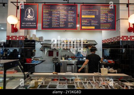 Utopia Bagels eröffnete 2024 einen Standort in Manhattan an der E. 34th St. in Murray Hill, New York City, USA Stockfoto