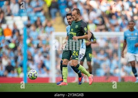 Mikkel Damsgaard #24 des FC Brentford während des Premier League-Spiels zwischen Manchester City und Brentford im Etihad Stadium, Manchester am Samstag, den 14. September 2024. (Foto: Mike Morese | MI News) Credit: MI News & Sport /Alamy Live News Stockfoto