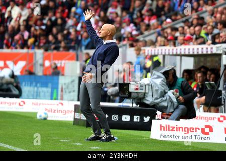 Freiburg, Deutschland. September 2024. Trainer Peter Zeidler (VfL Bochum)beim Spiel der 1. FBL: 24-25:3. Sptg. SC Freiburg - VfL Bochum DFL-VORSCHRIFTEN VERBIETEN JEDE VERWENDUNG VON FOTOGRAFIEN ALS BILDSEQUENZEN UND/ODER QUASI-VIDEONann Credit: dpa/Alamy Live News Stockfoto