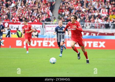 Freiburg, Deutschland. September 2024. Merlin Röhl (SC Freiburg beim Spiel der 1. FBL: 24-25:3. Sptg. SC Freiburg - VfL Bochum DFL-VORSCHRIFTEN VERBIETEN JEDE VERWENDUNG VON FOTOGRAFIEN ALS BILDSEQUENZEN UND/ODER QUASI-VIDEONann Credit: dpa/Alamy Live News Stockfoto