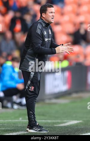 Blackpool, Großbritannien. September 2024. Gary Caldwell Manager von Exeter City während des Sky Bet League 1 Spiels Blackpool gegen Exeter City in Bloomfield Road, Blackpool, Vereinigtes Königreich, 14. September 2024 (Foto: Gareth Evans/News Images) in Blackpool, Vereinigtes Königreich am 14. September 2024. (Foto: Gareth Evans/News Images/SIPA USA) Credit: SIPA USA/Alamy Live News Stockfoto