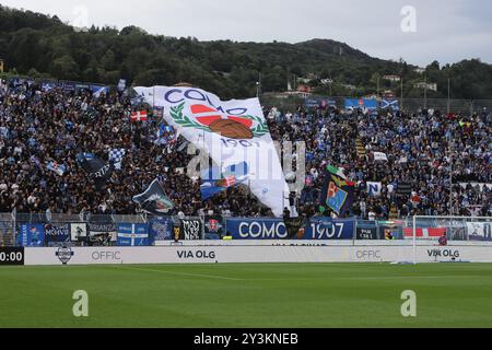 Como, Italien. September 2024. Comos Fans sind beim Fußball-Spiel der Serie A Enilive 2024/2025 zwischen Como und Bologna im Giuseppe Sinigaglia-Stadion in Como, Norditalien, am Samstag, den 14. September 2024 im Einsatz. Sport - Fußball. (Foto: Antonio Saia/LaPresse) Credit: LaPresse/Alamy Live News Stockfoto