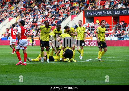 AESSEAL New York Stadium, Rotherham, England - 14. September 2024 Burton-Spieler feiern, nachdem Jack Cooper-Love (auf dem Boden) dort einen Ausgleich erzielte - während des Spiels Rotherham United gegen Burton Albion, Sky Bet League One, 2024/25, AESSEAL New York Stadium, Rotherham, England - 14. September 2024 Credit: Arthur Haigh/WhiteRosePhotos/Alamy Live News Stockfoto