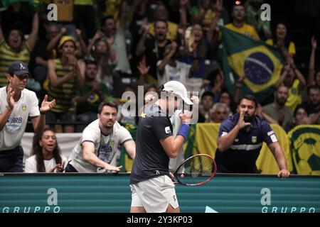 Bologna, Italien. September 2024. Joao Fonseca feiert während des Davis Cup Finals Group 2024 Ein Spiel zwischen Raphael Collignon (Belgien) und Joao Fonseca (Brasilien) in der Unipol Arena, Bologna, Italien - 14. September 2024. Sport - Tennis. (Foto: Massimo Paolone/LaPresse) Credit: LaPresse/Alamy Live News Stockfoto