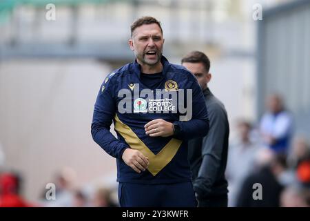 Blackburn, Großbritannien. September 2024. John Eustace, der Manager der Blackburn Rovers schaut zu. EFL Skybet Championship Match, Blackburn Rovers gegen Bristol City im Ewood Park in Blackburn, Lancashire am Samstag, den 14. September 2024. Dieses Bild darf nur für redaktionelle Zwecke verwendet werden. Nur redaktionelle Verwendung.PIC von Chris Stading/Andrew Orchard Sportfotografie/Alamy Live News Credit: Andrew Orchard Sportfotografie/Alamy Live News Stockfoto