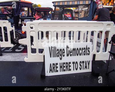 Demokraten halten am 14. September 2024 eine Harris Rally and Golf Cart Parade in the Villages, Florida, USA ab Stockfoto