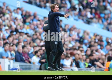 Manchester, Großbritannien. September 2024. Thomas Frank, Trainer von Brentford, während des Spiels Manchester City FC gegen Brentford FC English Premier League im Etihad Stadium, Manchester, England, Großbritannien am 14. September 2024 Credit: Every Second Media/Alamy Live News Stockfoto