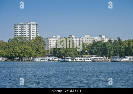 Wohnhäuser und Bootsanleger in Tegel, Greenwichpromenade, Tegeler See, Tegel, Reinickendorf, Berlin, Deutschland *** Wohngebäude und Bootsanleger in Tegel, Greenwichpromenade, Tegeler See, Tegel, Reinickendorf, Berlin, Deutschland Stockfoto