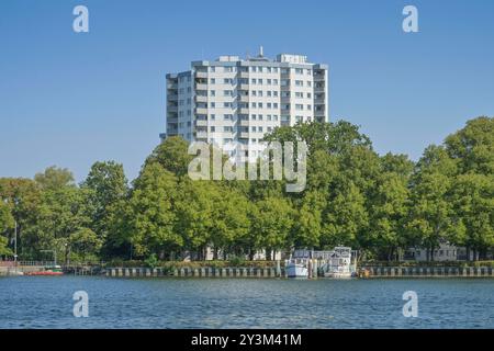 Wohnhäuser und Bootsanleger in Tegel, Greenwichpromenade, Tegeler See, Tegel, Reinickendorf, Berlin, Deutschland *** Wohngebäude und Bootsanleger in Tegel, Greenwichpromenade, Tegeler See, Tegel, Reinickendorf, Berlin, Deutschland Stockfoto