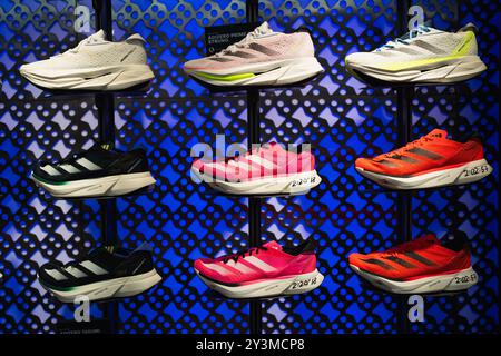 Bangkok, Thailand - 12. September 2024: Adidas Adizero Laufschuhe im Adidas Shop. Stockfoto