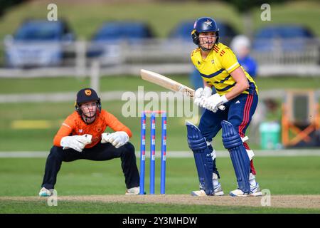 Beckenham, Großbritannien. 14. September 2024. Alice Davidson-Richards von den South East Stars spielt beim Halbfinalspiel der Rachel Heyhoe-Flint Trophy zwischen den South East Stars und den Southern Vipers auf dem Kent County Ground. Quelle: Dave Vokes/Alamy Live News Stockfoto