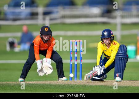 Beckenham, Großbritannien. 14. September 2024. Kalea Moore von den South East Stars schlägt beim Halbfinalspiel der Rachel Heyhoe-Flint Trophy zwischen South East Stars und Southern Vipers auf dem Kent County Ground. Quelle: Dave Vokes/Alamy Live News Stockfoto