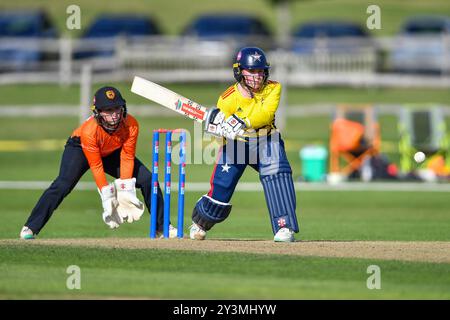 Beckenham, Großbritannien. 14. September 2024. Kalea Moore von den South East Stars schlägt beim Halbfinalspiel der Rachel Heyhoe-Flint Trophy zwischen South East Stars und Southern Vipers auf dem Kent County Ground. Quelle: Dave Vokes/Alamy Live News Stockfoto