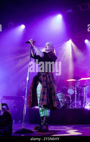 BARCELONA, SPANIEN - JUL 9: Garbage (schottische Rockband) tritt am 9. Juli 2024 im Razzmatazz auf. Stockfoto