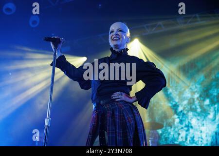 BARCELONA, SPANIEN - JUL 9: Garbage (schottische Rockband) tritt am 9. Juli 2024 im Razzmatazz auf. Stockfoto