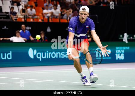 Der tschechische Tennisspieler Jakub Mensik im Davis Cup 2024 im Spiel Tschechische Republik gegen Arthur Rinderknech aus Frankreich in Valencia, Spanien, o Stockfoto