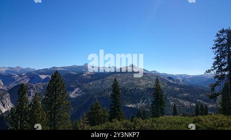 Foto des Half Dome vom Glacier Point im Yosemite-Nationalpark in Zentralkalifornien, USA. A Stockfoto