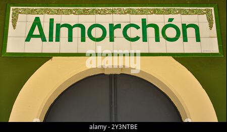 Bahnhof Almorchon, historischer Eisenbahnknotenpunkt, an dem zwei Eisenbahnlinien zusammenlaufen: Ciudad Real-Badajoz und Cordoba-Almorchon Stockfoto