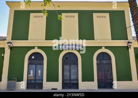 Bahnhof Almorchon, historischer Eisenbahnknotenpunkt, an dem zwei Eisenbahnlinien zusammenlaufen: Ciudad Real-Badajoz und Cordoba-Almorchon Stockfoto