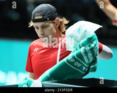 Bologna, Italien. September 2024. Belgischer Zizou Bergs nach einem Spiel zwischen dem belgischen Zizou Berg und dem brasilianischen Thiago Monteiro, das zweite Spiel in der Gruppe A Davis Cup Finals Gruppenphase zwischen Belgien und Brasilien am Samstag, den 14. September 2024, in der Unipol Arena in Bologna, Italien. BELGA FOTO BENOIT DOPPAGNE Credit: Belga News Agency/Alamy Live News Stockfoto