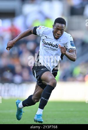 Ebou ADAMS (Derby County) greift mit dem Ball während des Sky Bet Championship Matches Derby County gegen Cardiff City im Pride Park Stadium, Derby, Großbritannien, 14. September 2024 an (Foto: Mark Dunn/News Images) Stockfoto