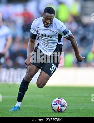 Ebou ADAMS (Derby County) greift mit dem Ball während des Sky Bet Championship Matches Derby County gegen Cardiff City im Pride Park Stadium, Derby, Großbritannien, 14. September 2024 an (Foto: Mark Dunn/News Images) Stockfoto