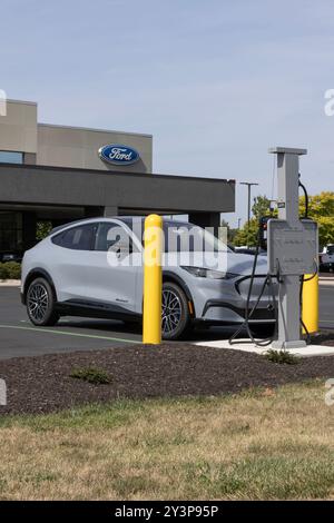 Zionsville - 12. September 2024: Ford Mach-E Mustang Premium. Ford bietet den Mach-E Mustang mit einer Reichweite von bis zu 320 Meilen bei voller Ladung an. MEIN:2 Stockfoto