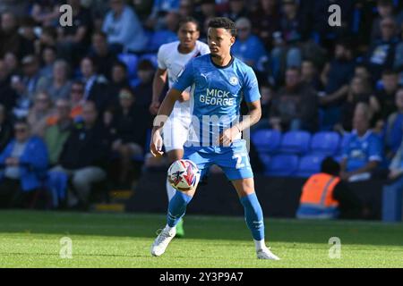 Jadel Katongo (27 Peterborough United) kontrolliert den Ball während des Spiels der Sky Bet League 1 zwischen Peterborough und Lincoln City in der London Road, Peterborough am Samstag, den 14. September 2024. (Foto: Kevin Hodgson | MI News) Credit: MI News & Sport /Alamy Live News Stockfoto