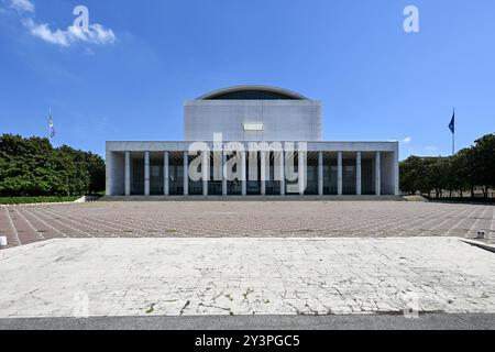 Palazzo dei Congressi (Palazzo dei Ricevimenti e dei Congressi) ist ein Gebäude im Stadtteil EUR in Rom Stockfoto