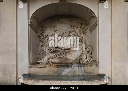 Four Fountains ist eine Gruppe von vier Brunnen aus der Spätrenaissance, die sich an der Kreuzung von Via delle Quattro Fontane und Via del Quirinale in Rom befinden. Stockfoto